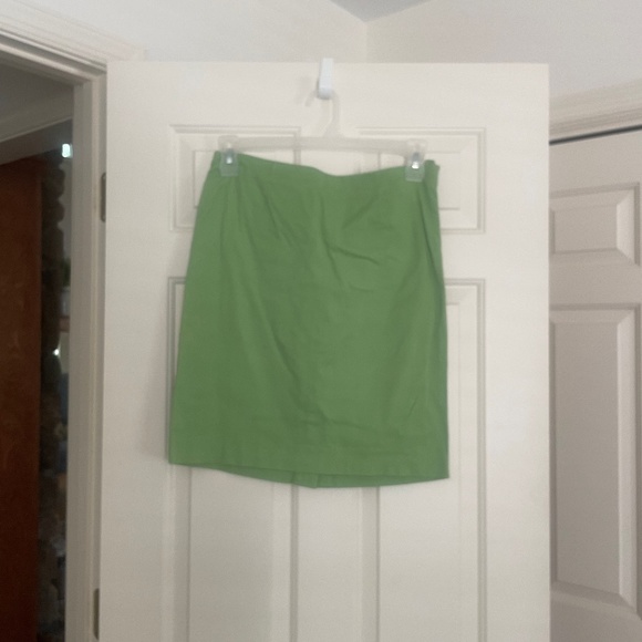 Green skirt - Picture 1 of 2